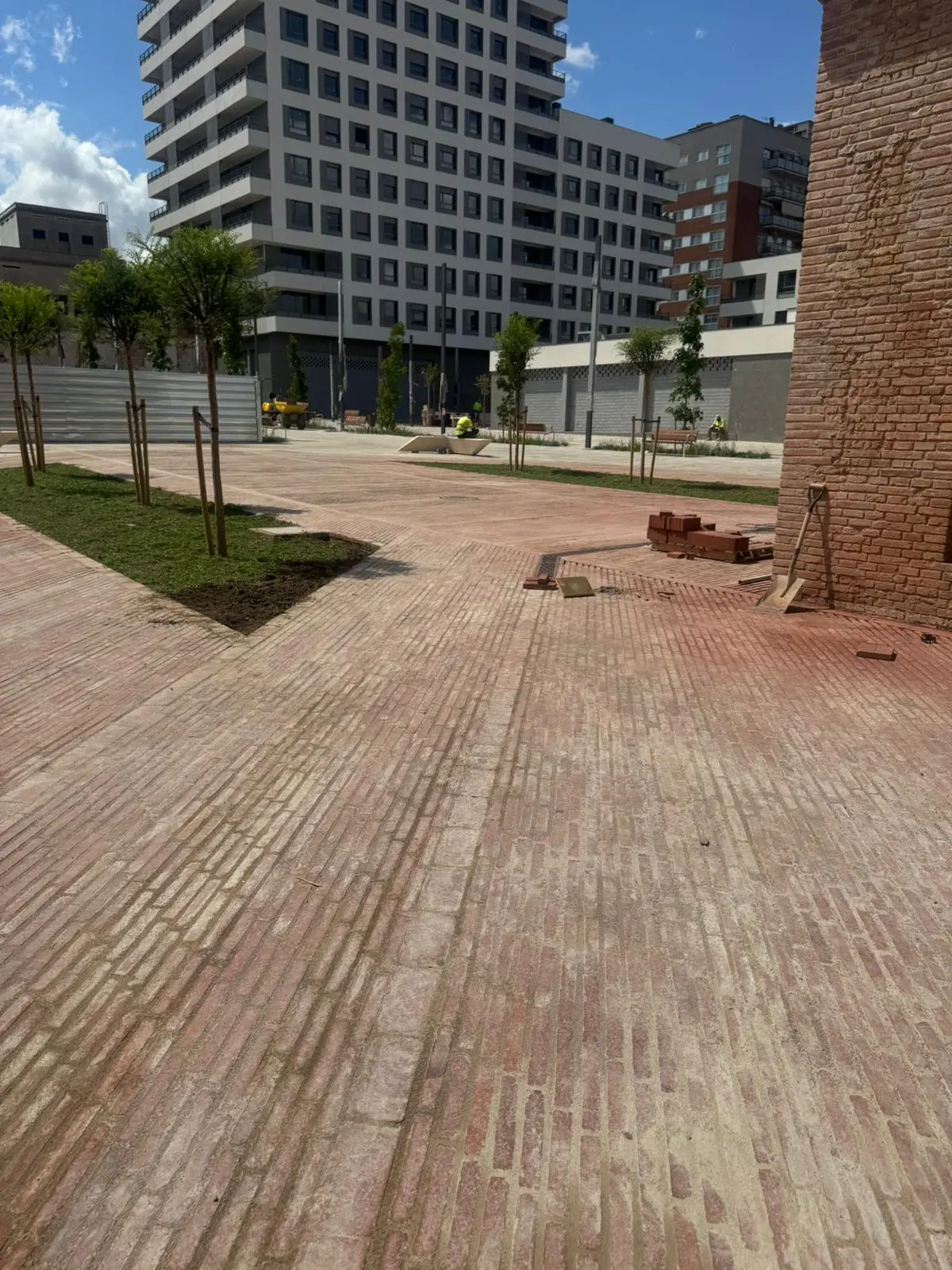 Pavimentació amb maó col·locat a sardinel